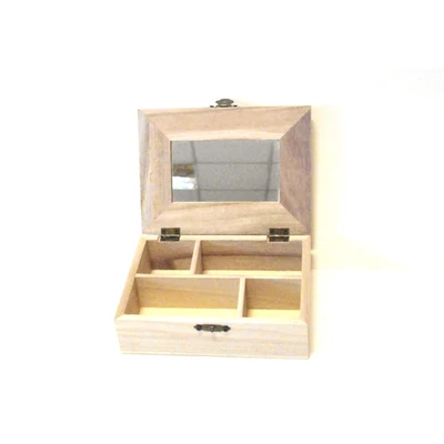 Fadoboz, 4 rekeszes, belül tükrös Fadoboz, 4 rekeszes, belül tükrös