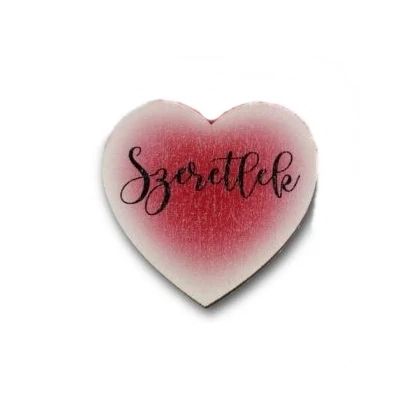 Szeretlek feliratos, piros koptattt szív alakú táblácska