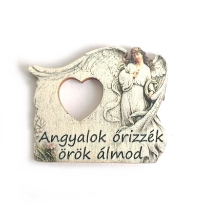Fa táblácska "Angyalok őrizzék örök álmod" feliratos, szívecskés