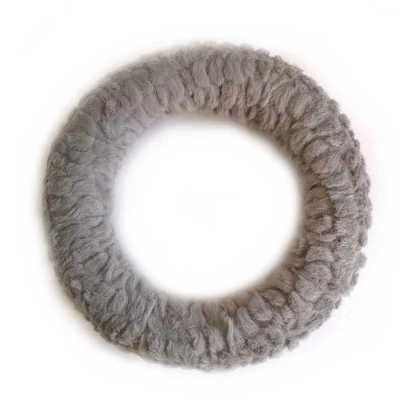 Kötött prémes  koszorú 26 cm - Szürke Kötött prémes  koszorú 26 cm - Szürke