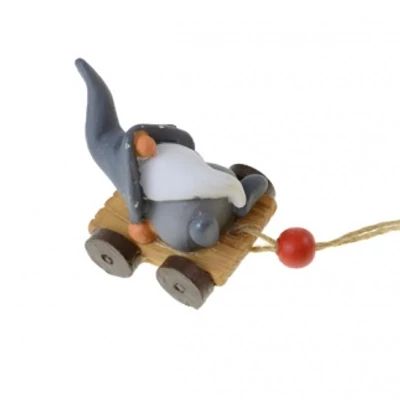 Szürke manó taligán, akasztós