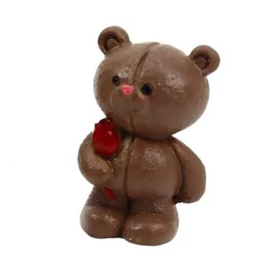 Barna maci vörös rózsával