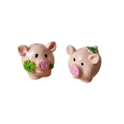 Mini malacka lóherével figura - 1db Mini malacka lóherével figura - 1db