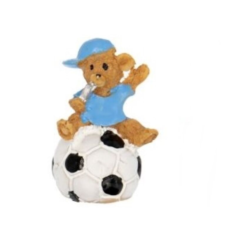 Kék sapis medve focilabdán