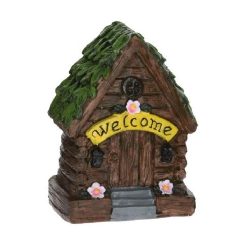 Erdei házikó Welcome felirattal