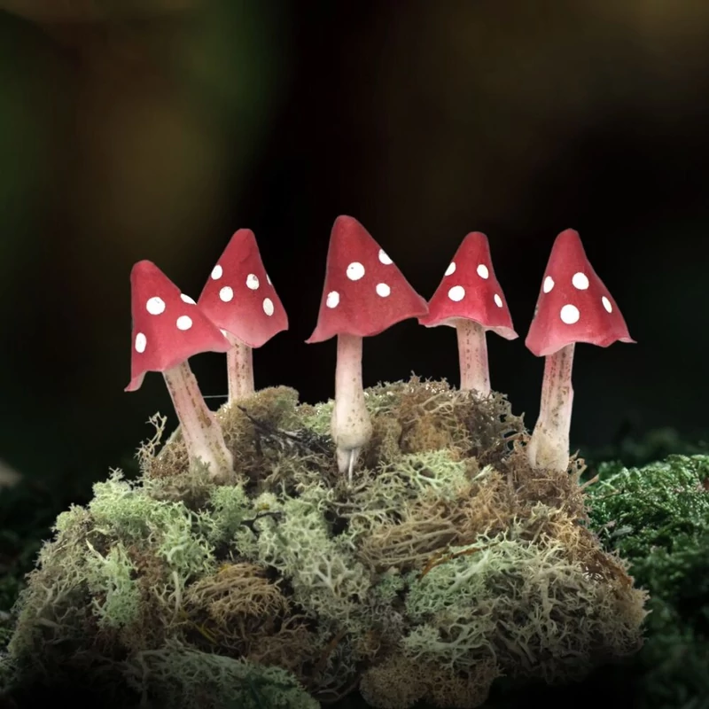 Gomba - piros pöttyös hegyes kalapos - gumi 7,5cm