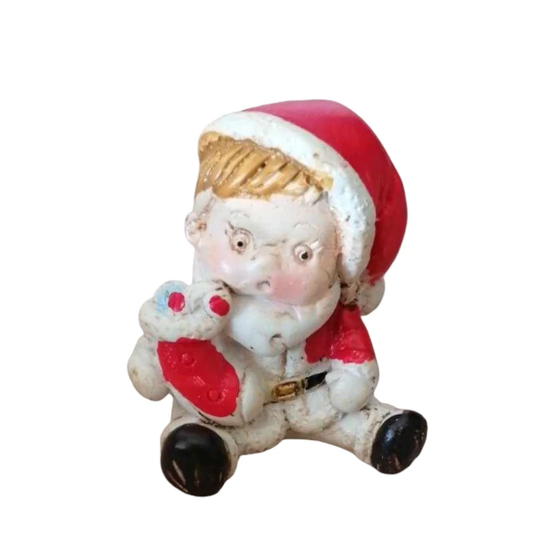 Mini ülő mikulás ruhás gyerek figura